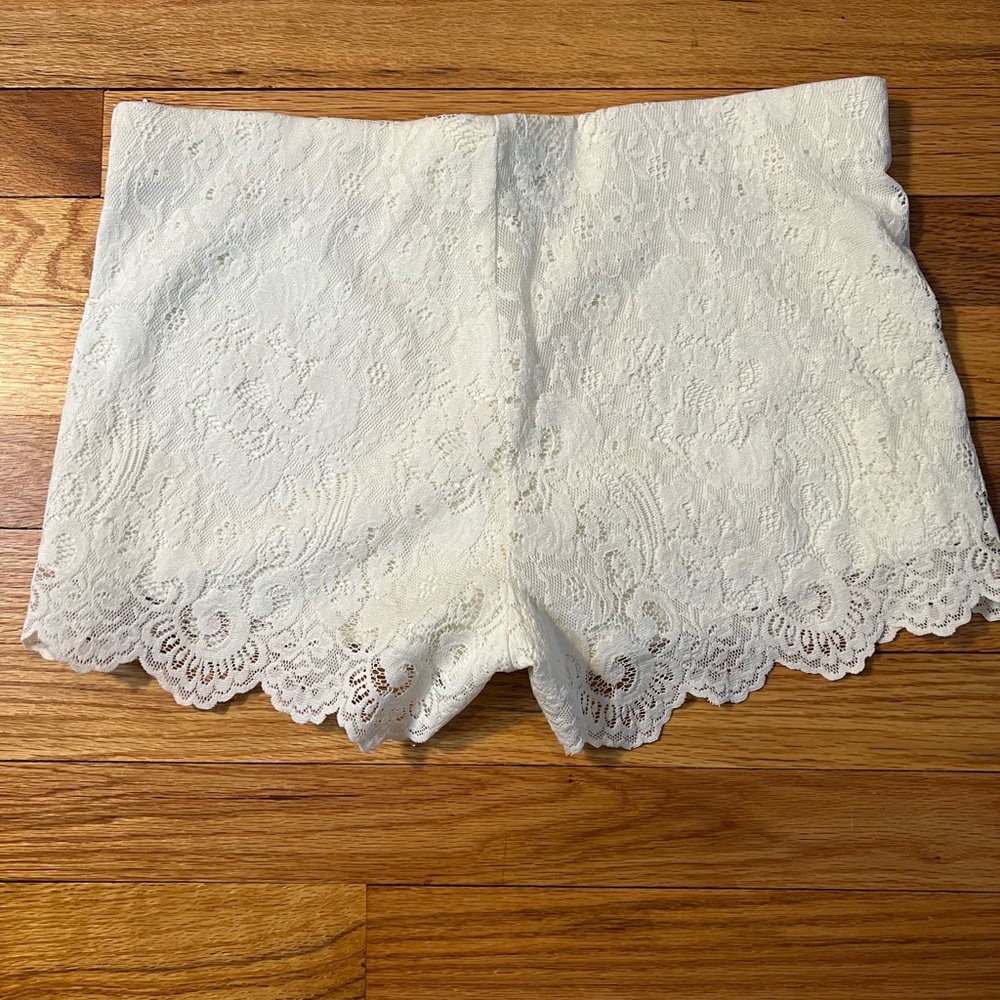 Zara Off-White Lace Shorts with Scalloped Trim